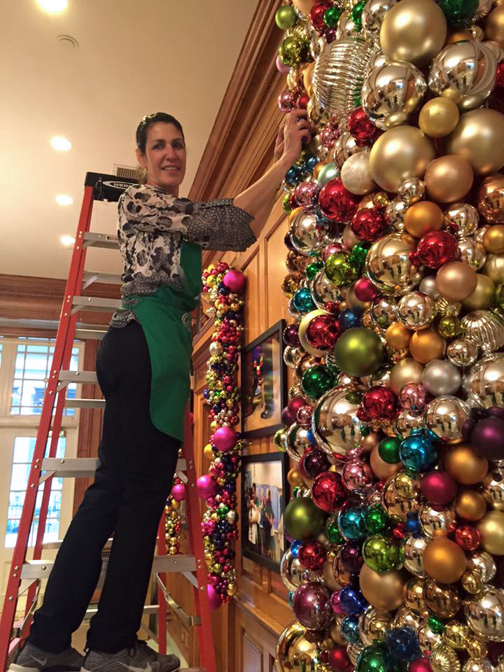 Mary makes White House merry